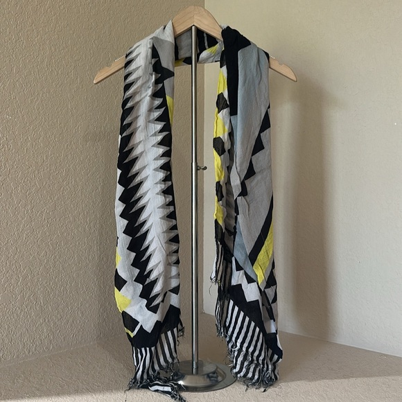 Express Geometric Print Scarf - Picture 1 of 2